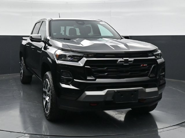 Used 2023 Chevrolet Colorado Z71 w/ Z71 Convenience Package 2 AWD/4WD image 4