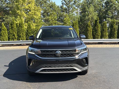 Used 2024 Volkswagen Taos SE FWD image 9