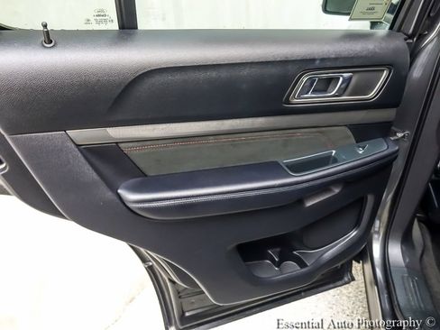 Used 2018 Ford Explorer XLT w/ Equipment Group 202A AWD/4WD image 24