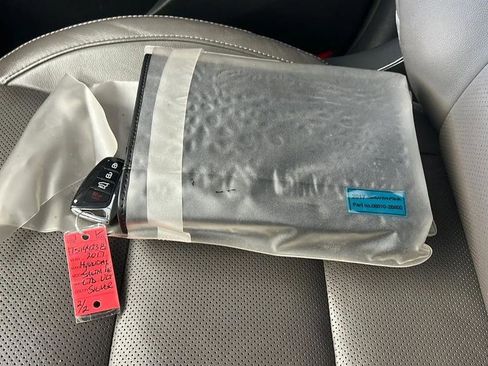 Used 2017 Hyundai Santa Fe Limited image 39