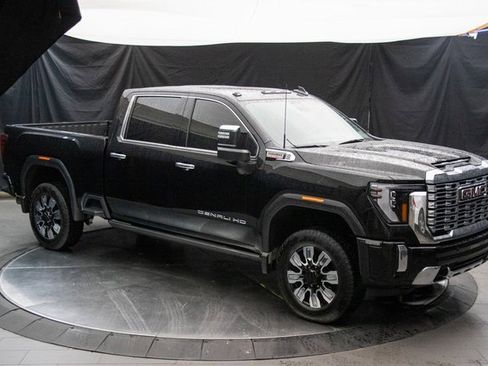 Used 2024 GMC Sierra 2500 Denali w/ Denali Reserve Package image 2