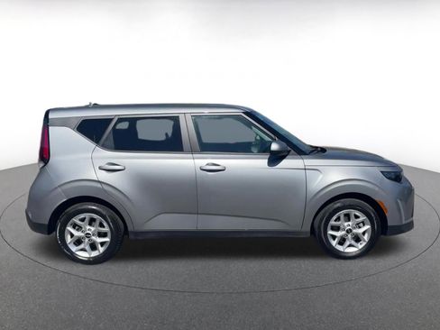 Used 2025 Kia Soul LX w/ LX Technology Package FWD image 16