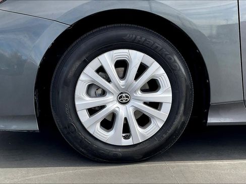 Used 2021 Toyota Prius L Eco image 12