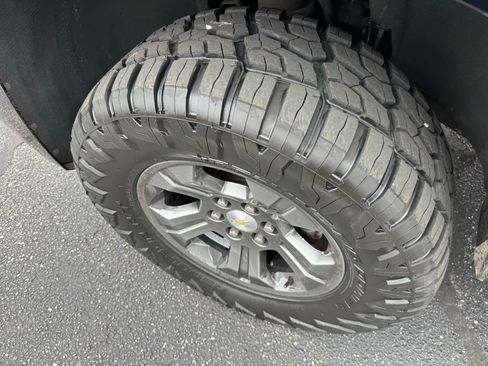 Used 2017 Chevrolet Tahoe LT image 12