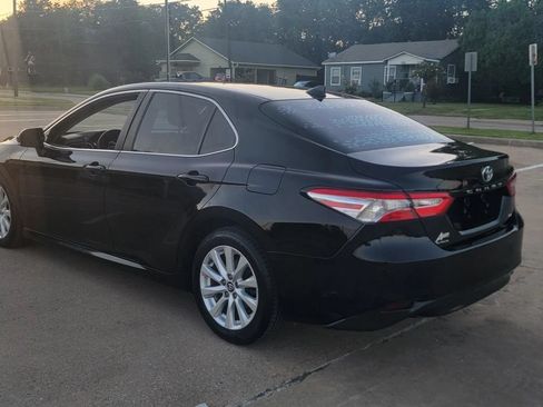 Used 2019 Toyota Camry LE FWD image 9