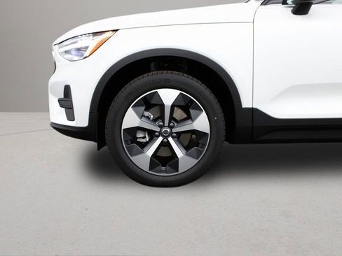 New 2025 Volvo XC40 B5 Core w/ Protection Package Premier image 12