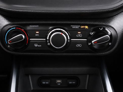 Used 2024 Kia Soul LX w/ Option Group 015 FWD image 32