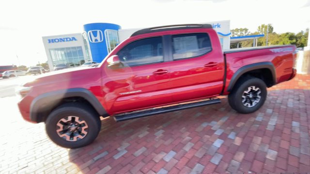 Used 2022 Toyota Tacoma TRD Off-Road w/ Technology Package AWD/4WD image 6