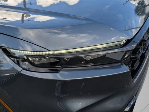 Used 2025 Honda CR-V Sport image 11