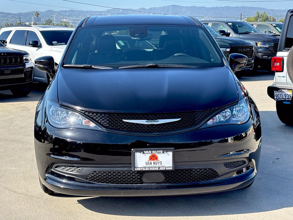 Used 2025 Chrysler Voyager LX FWD image 6