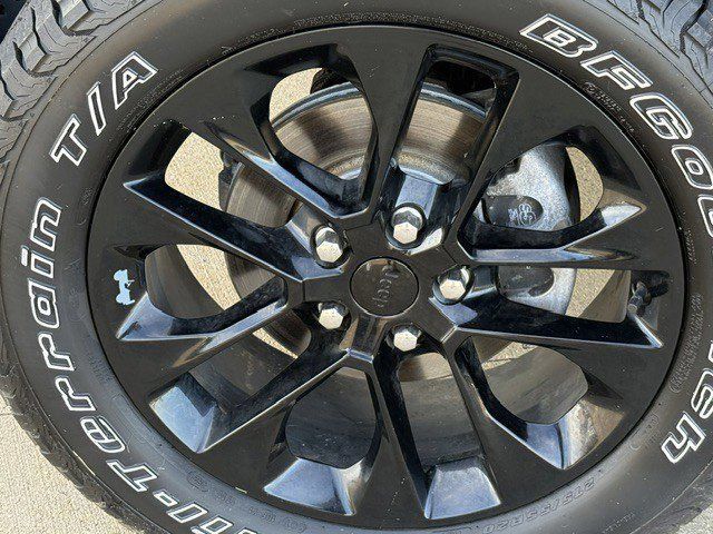 Used 2021 Jeep Wrangler Unlimited Sahara w/ Cold Weather Group AWD/4WD image 10