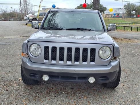 Used 2017 Jeep Patriot Latitude AWD/4WD image 2