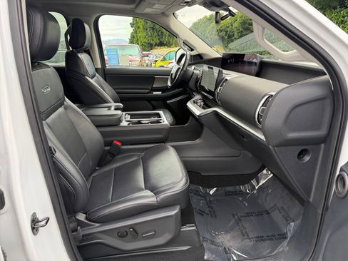 Certified 2025 Ford Expedition Max Platinum image 20