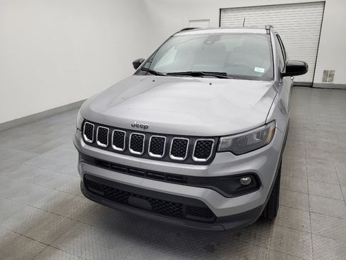 Used 2024 Jeep Compass Latitude image 15
