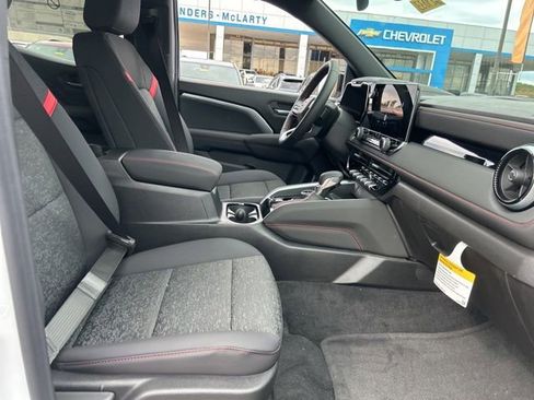 New 2026 Chevrolet Colorado Z71 w/ LPO, Hood Decal Package image 32