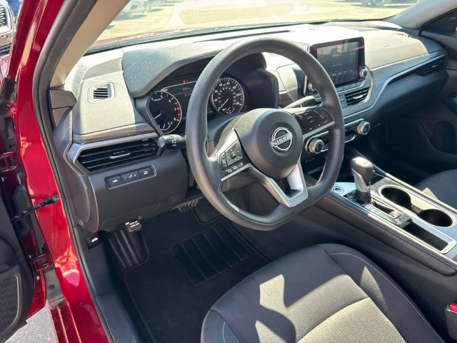 Used 2023 Nissan Altima 2.5 SV FWD image 23