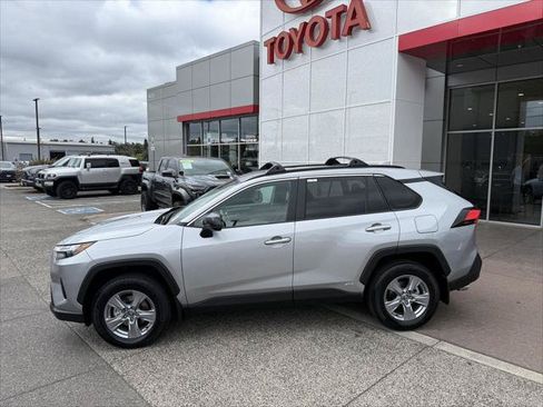 Certified 2025 Toyota RAV4 LE AWD/4WD image 5