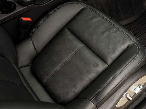 Certified 2024 Porsche Macan AWD/4WD image 43