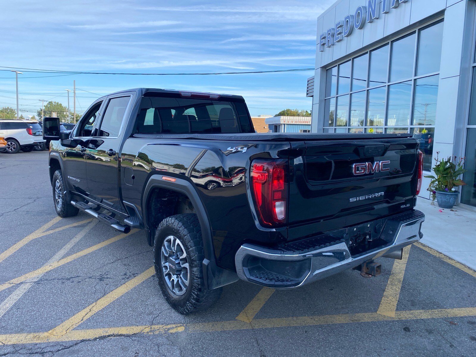 Used 2024 GMC Sierra 2500 SLE AWD/4WD image 4