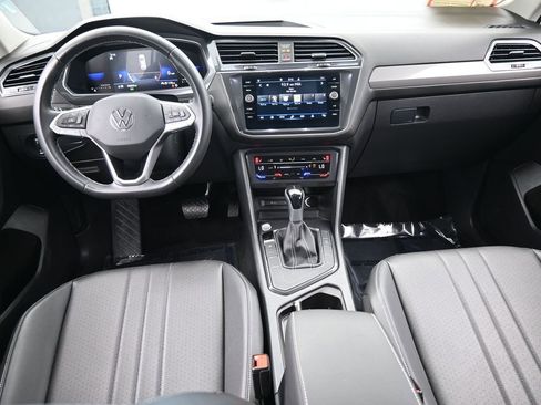 Used 2023 Volkswagen Tiguan SE image 37