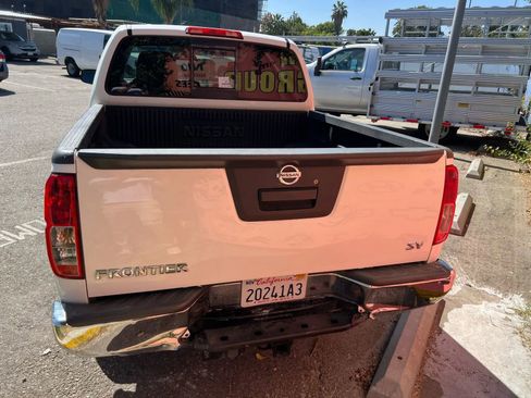 Used 2019 Nissan Frontier SV image 5