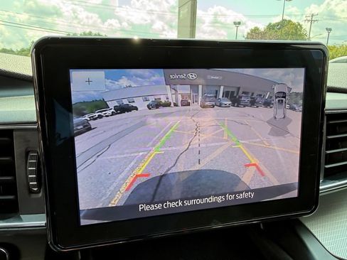 Used 2020 Ford Explorer XLT w/ Equipment Group 202A AWD/4WD image 31