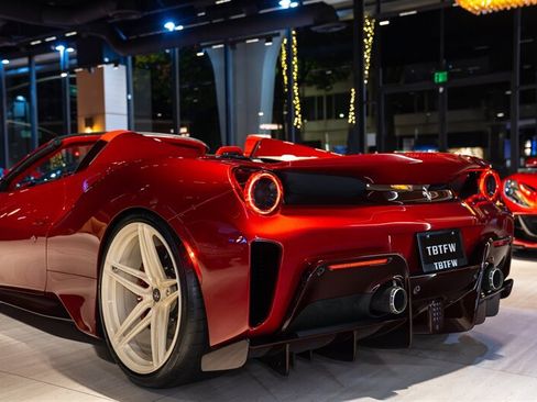 Used 2020 Ferrari 488 Pista Spider RWD image 30