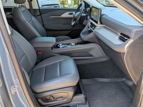 Used 2025 Ford Explorer Active w/ Active Comfort Package image 25