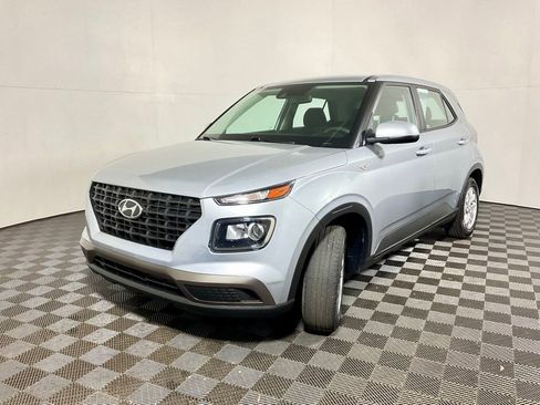 Used 2021 Hyundai Venue SE FWD image 2