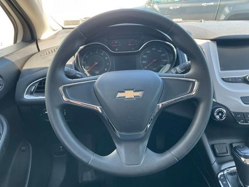 Used 2018 Chevrolet Cruze LS FWD image 3