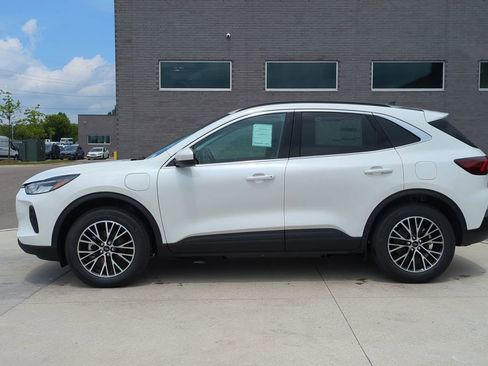 New 2025 Ford Escape SE FWD image 2