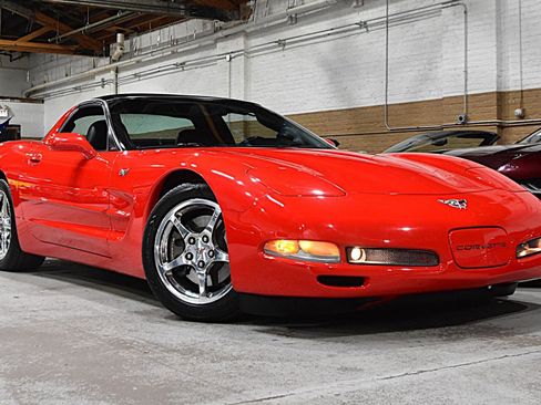 Used 2003 Chevrolet Corvette Coupe w/ Preferred Equipment Group RWD image 3