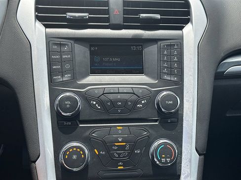 Used 2015 Ford Fusion SE FWD image 27