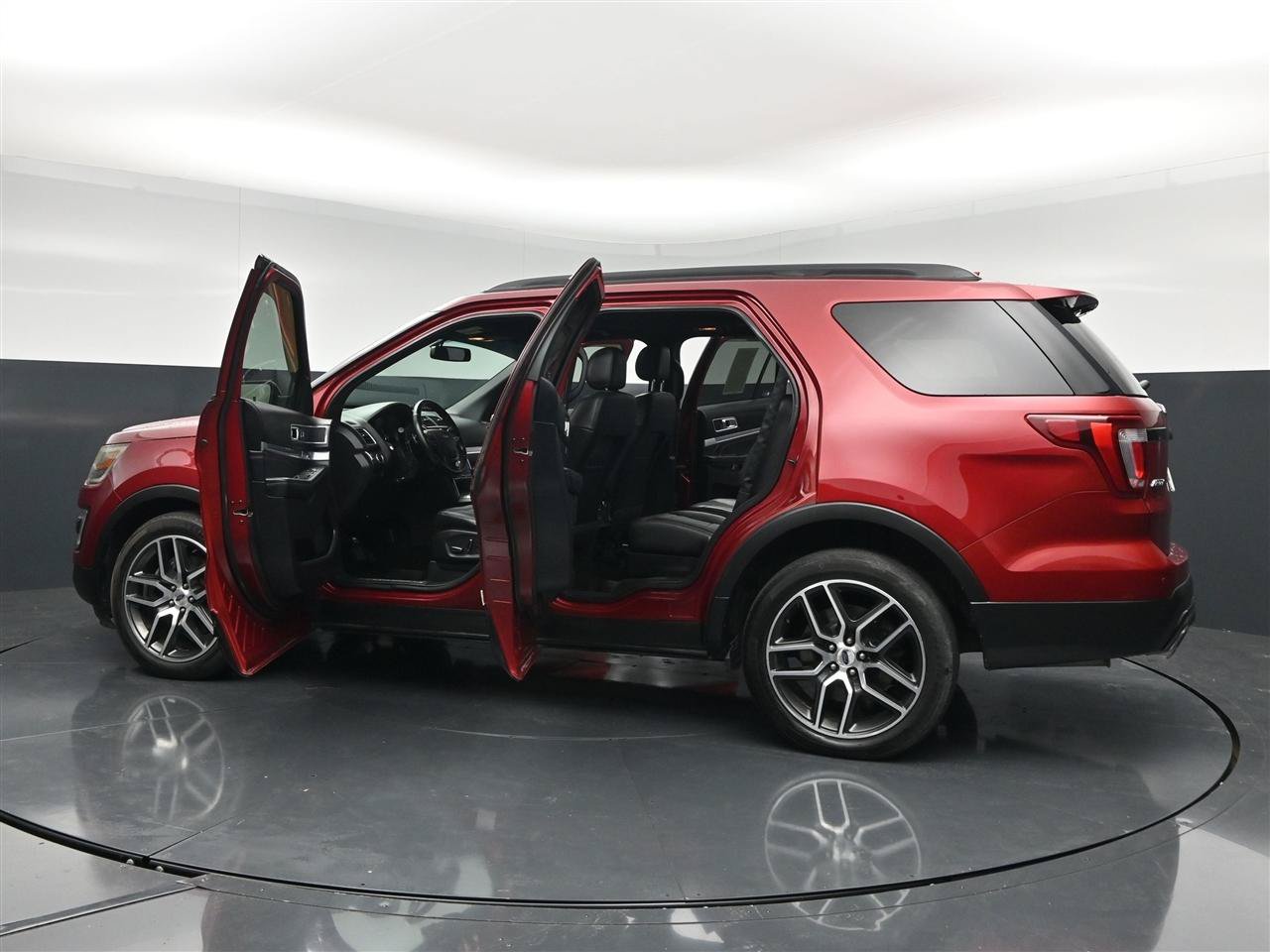Used 2017 Ford Explorer Sport w/ Equipment Group 401A AWD/4WD image 38