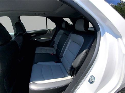 Used 2018 Chevrolet Equinox Premier FWD image 16