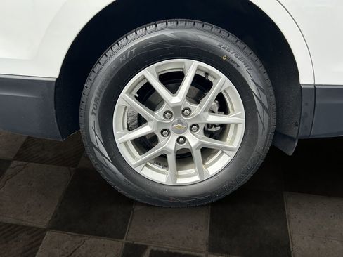 Certified 2024 Chevrolet Equinox LS w/ LS Convenience Package AWD/4WD image 11