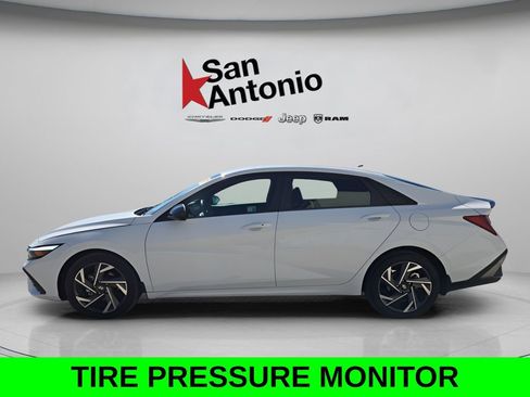 Used 2025 Hyundai Elantra Sport image 5