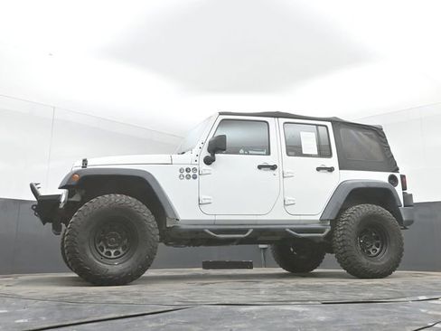 Used 2018 Jeep Wrangler Unlimited Sport w/ Connectivity Group AWD/4WD image 41
