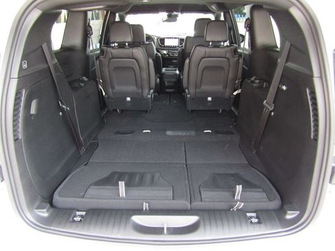 New 2027 Chrysler Pacifica Select AWD/4WD image 35