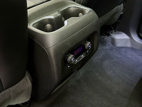 Used 2024 Chevrolet Traverse RS FWD image 29