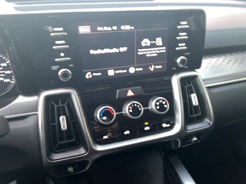 Used 2023 Kia Sorento LX image 36