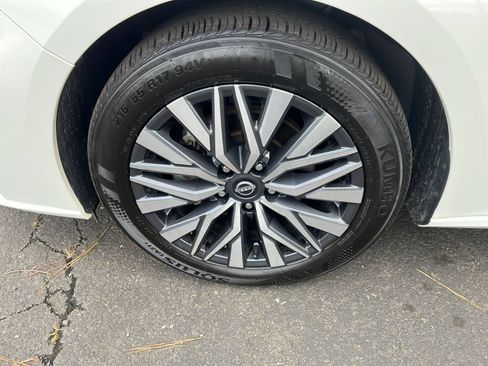 Used 2025 Nissan Altima 2.5 SV FWD image 30