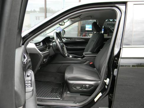 Used 2021 Jeep Grand Cherokee L Laredo w/ Luxury Tech Group I AWD/4WD image 12