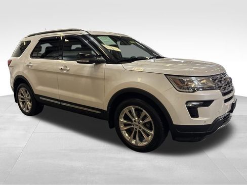 Used 2018 Ford Explorer XLT w/ Equipment Group 202A image 7