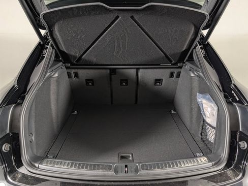 New 2026 Porsche Macan AWD/4WD image 17