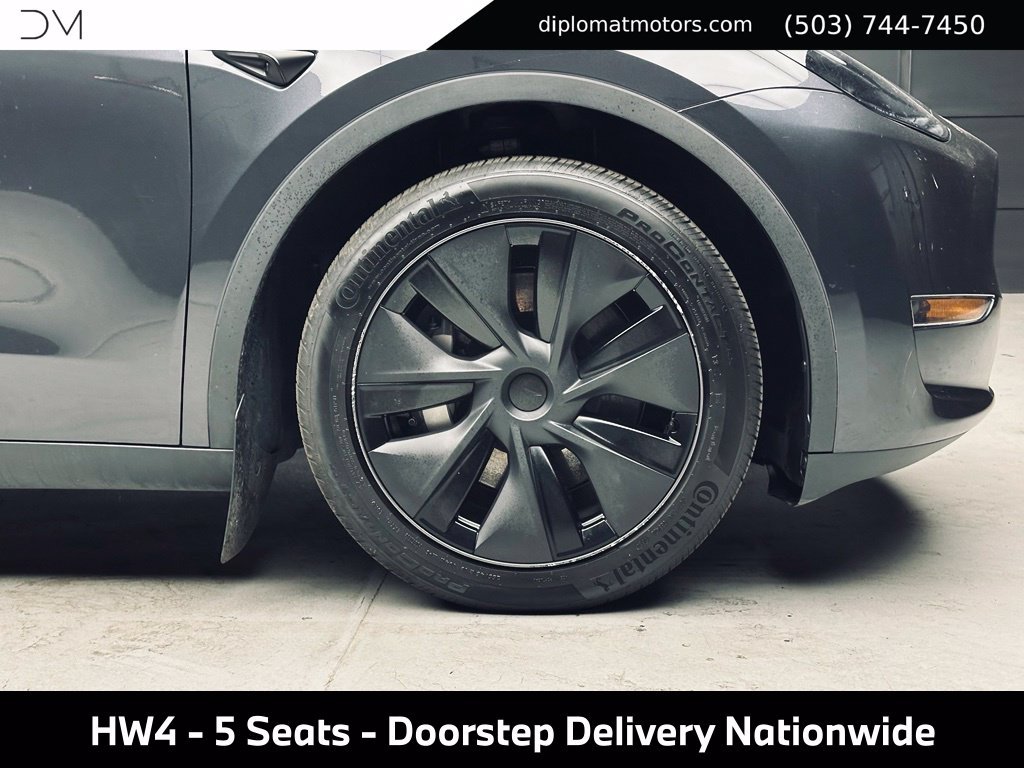 Used 2025 Tesla Model Y Long Range AWD/4WD image 38