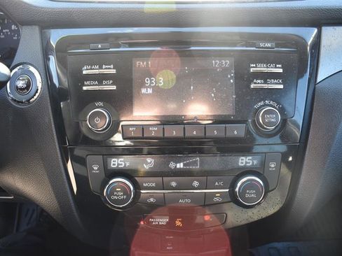 Used 2015 Nissan Rogue SV image 17