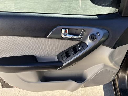 Used 2013 Kia Forte EX image 16