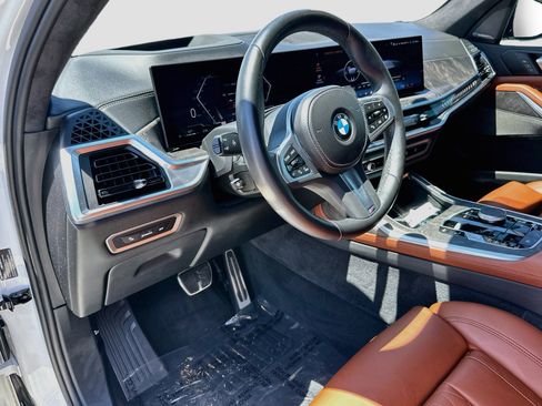Certified 2025 BMW X7 xDrive40i w/ M Sport Package AWD/4WD image 9