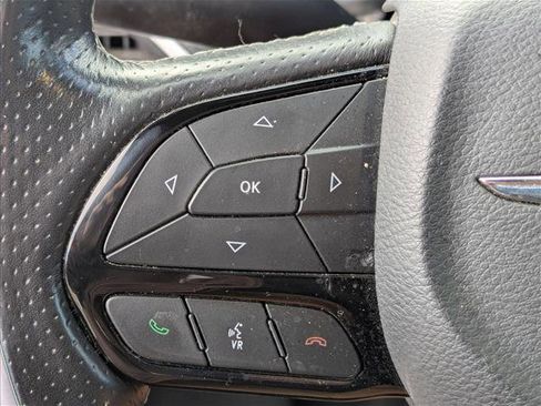 Used 2021 Chrysler Pacifica Limited w/ Uconnect Theater Family Group image 7